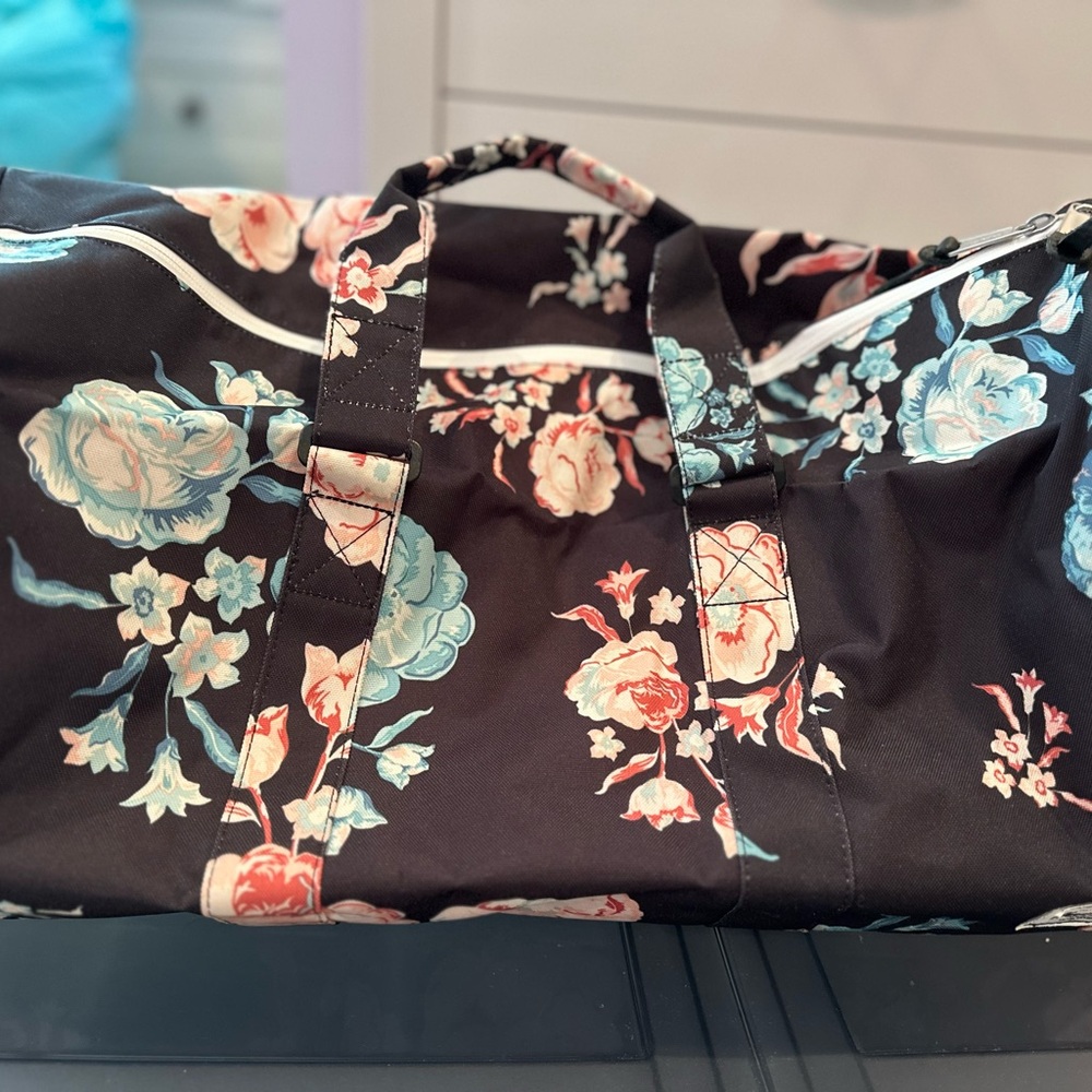 Herschel Weekend duffle bag. NWT. Black with flowers Ravine pastel petals